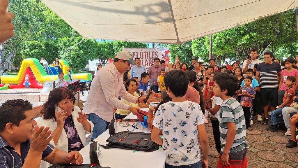 Inauguró Expo Regreso Escolar, Ángel Domínguez S.