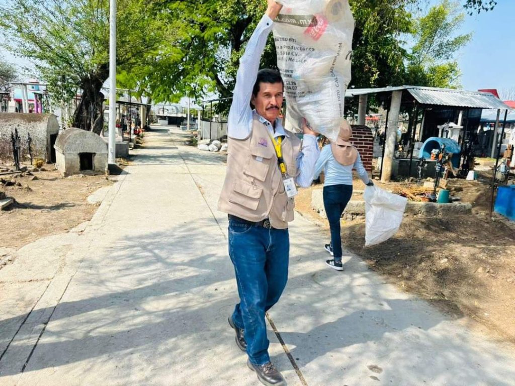 Jornada de Descacharrización de lucha en contra el Dengue en Panteones