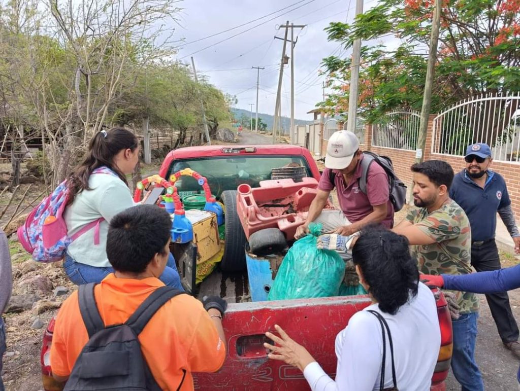 Jornada de Descacharrización en la Comunidad de Tlayca