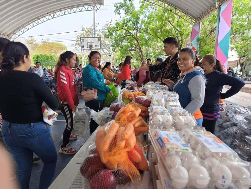 ¡Entrega de Apoyos Alimentarios en Jonacatepec!