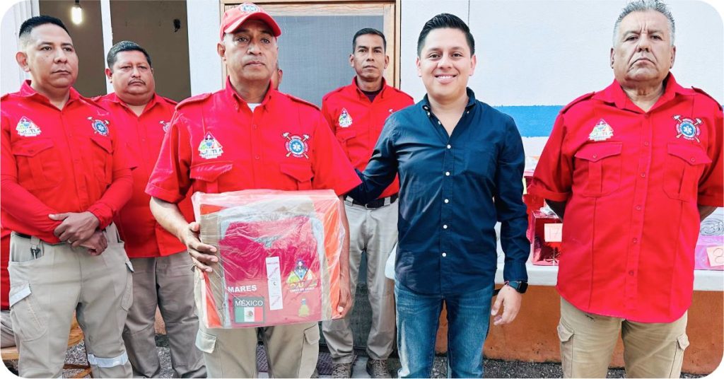 Reconoció Alan Martínez Labor del Heroico Cuerpo de Bomberos de Jojutla y Entregó Uniformes