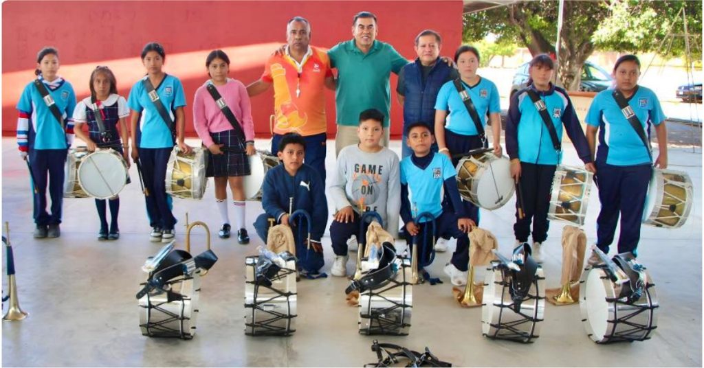 Entrega de Instrumentos Musicales