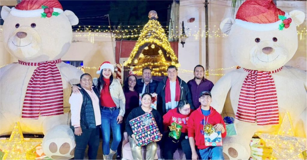 Encendió Gallo Árbol de Navidad en Yeca