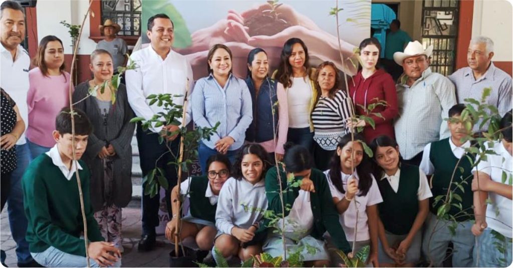 300 Árboles en Tenextepango con “Adopta un Árbol”