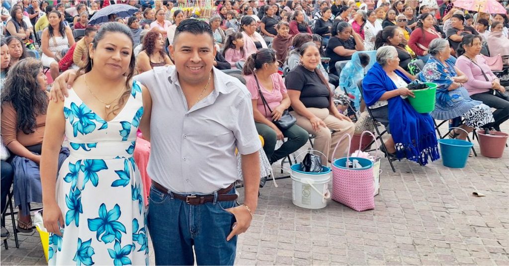 Festejó Lavín en Grande a Mamitas de Temoac