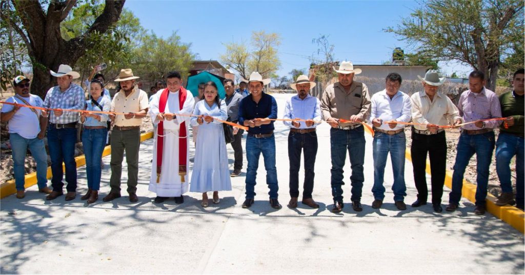 Entregan Obras en Cayehuacán