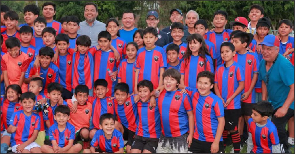 100 Niños Deportistas Recibieron Uniformes