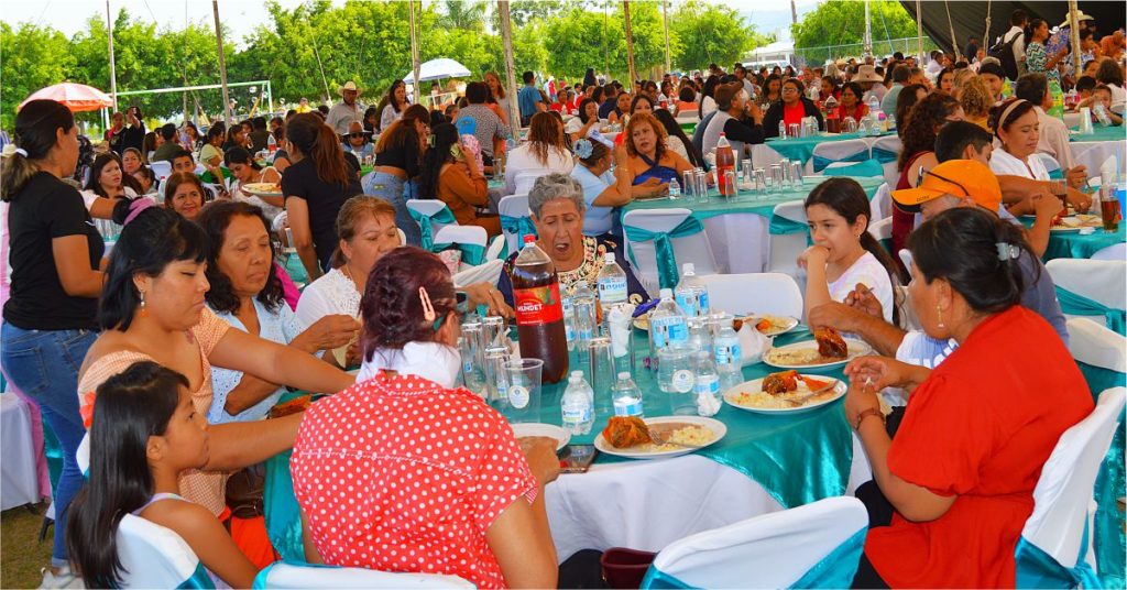 Tepalcingo Celebró a sus Maestros con Gran Fiesta