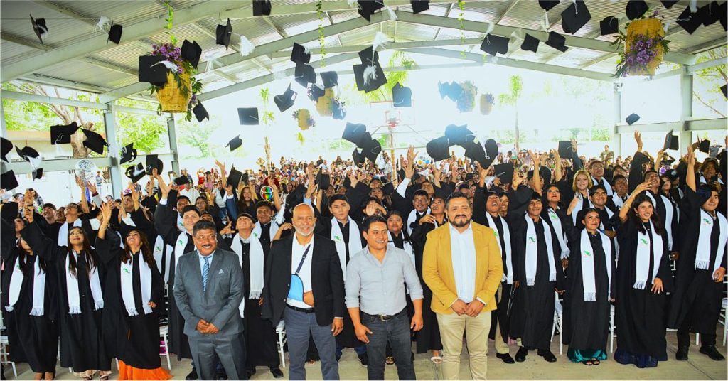 Apadrinó Marco Cuatea Alumnos del CECyTE