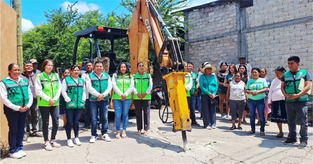 Inició Pavimentación en la Calle 5 de Mayo en Huazulco