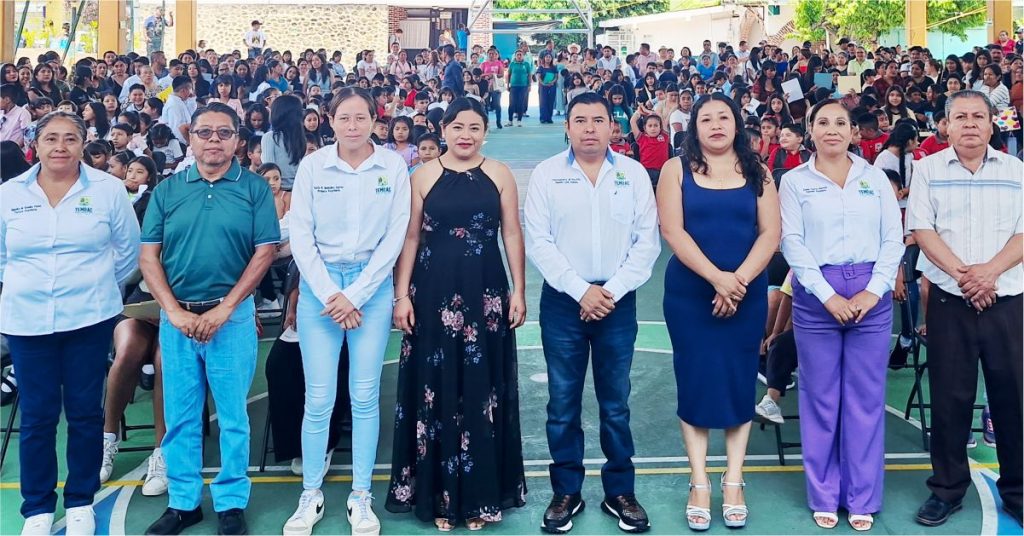 Reconoció a 300 Alumnos Destacados Valentín Lavín