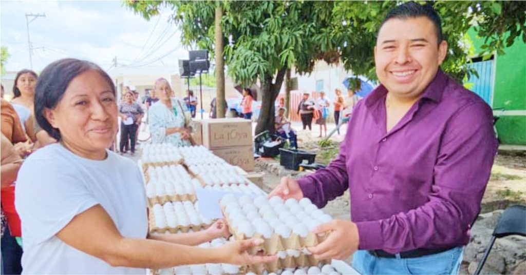 Entregó Marisol Romero Tapas de Huevo en Temoac