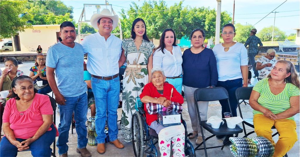 Recorrió Comunidades Llevando Alegría a los Abuelitos, Ángel Domínguez S.