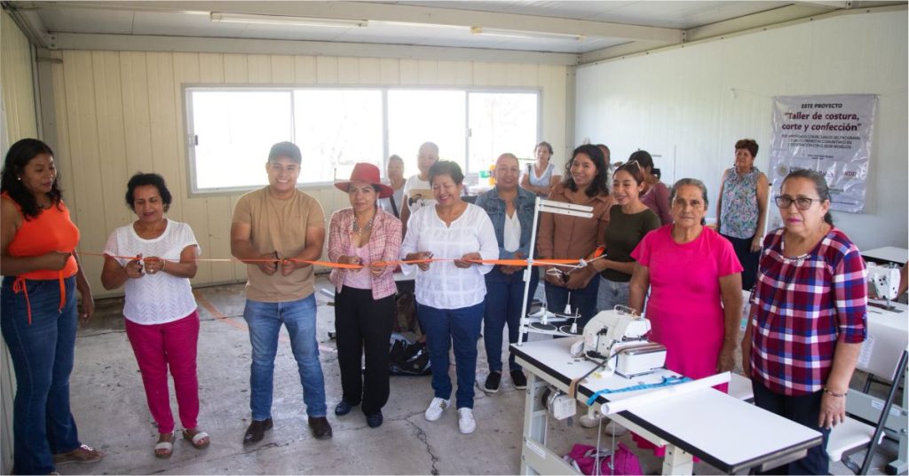 Inaugurán Taller de Costura en Axochiapan, Marco C. R.