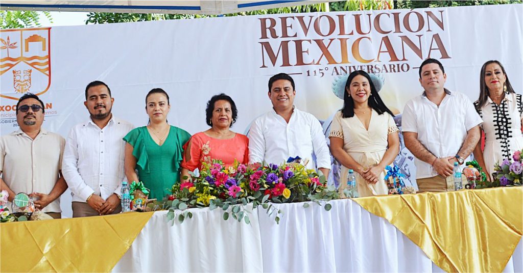 Vibró Axochipan con Gran Desfile