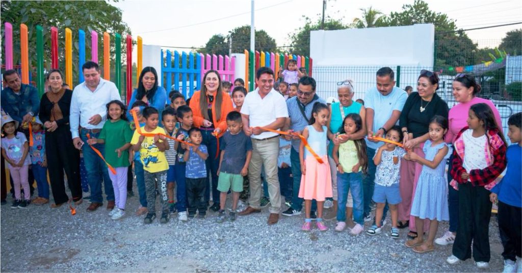 Entregó Marco Cuate Parque Infantil en Marcelino Rodríguez