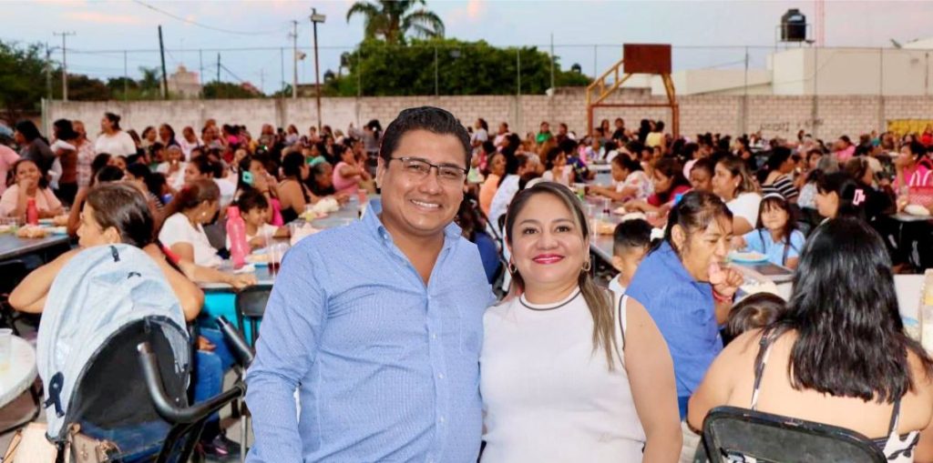 Reconocieron Dedicación de Mamás de Ayala