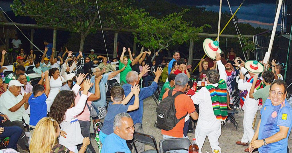 Consienten a Maestros y Padres de Familia en Jonacatepec