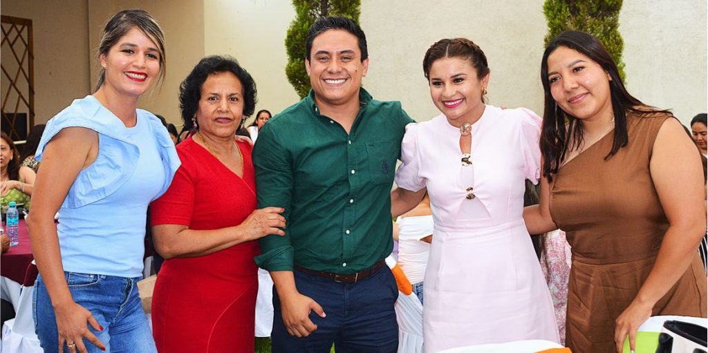 Celebró Marco Cuate a Docentes y Anunció Proyectos Para Maestros Jubilados