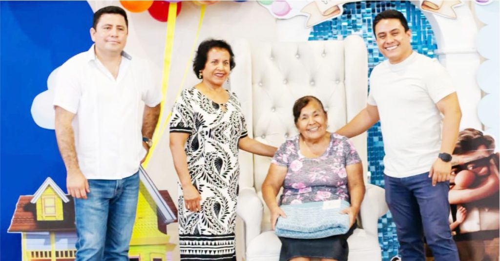 Celebró a los Adultos Mayores en Axochiapancon Regalos, Danza y Convivencia, Marco Cuate R.