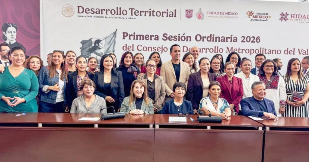 Regatean «Analistas» Logros a Claudia S.P.