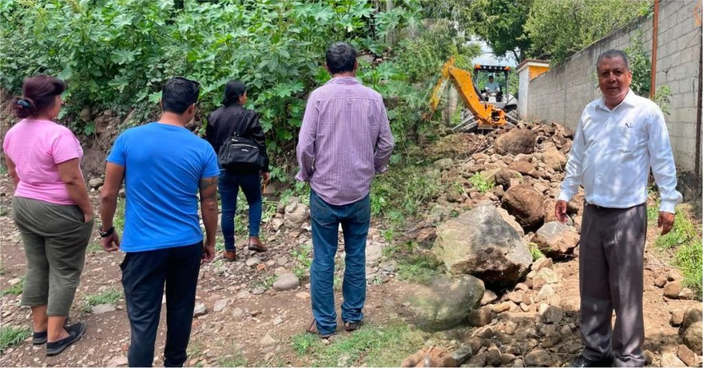 Supervisó Bernabé Sedeño Avancesde Obra Educativa y Vial en Temoac