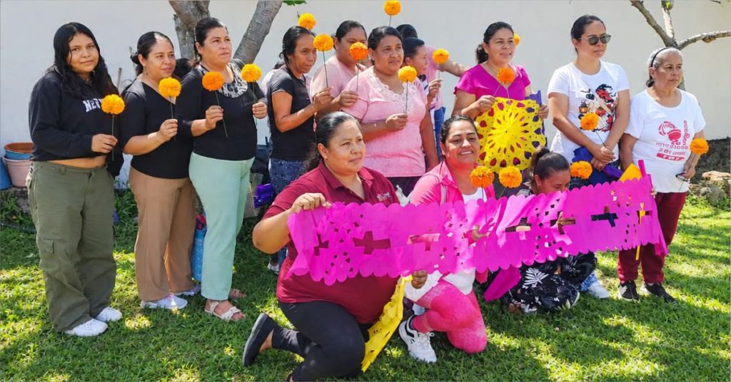 Impulsan Taller de Adornos Tradicionales