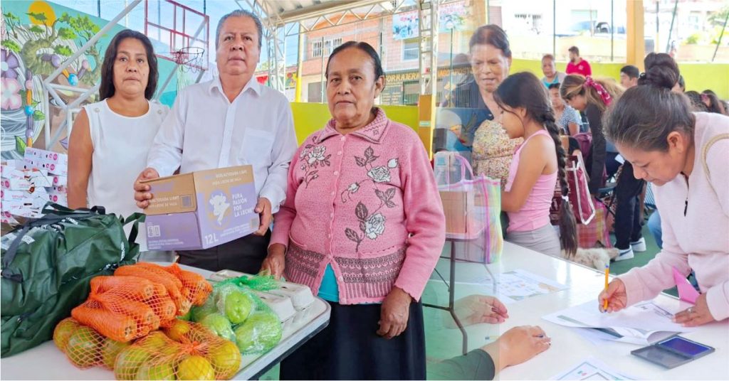 236 Despensas Entregó Bernabé Sedeño en Temoac